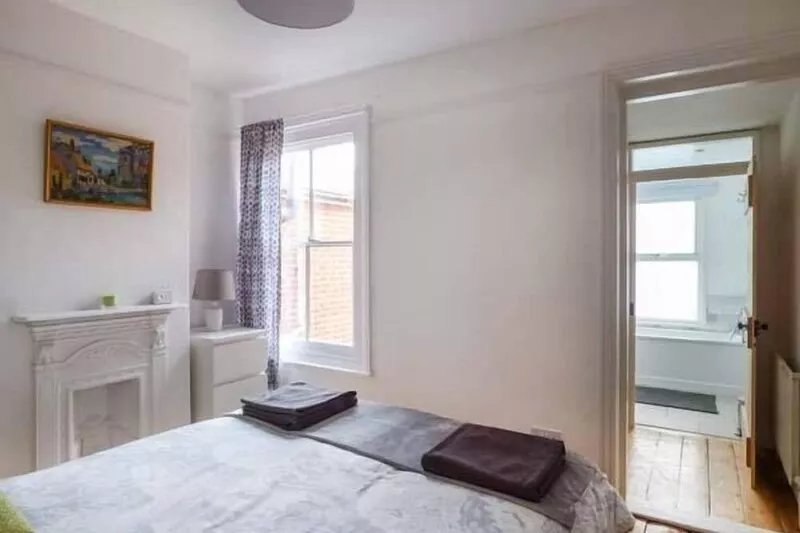 DUTCH COTTAGE, pet friendly, with a garden in Colchester