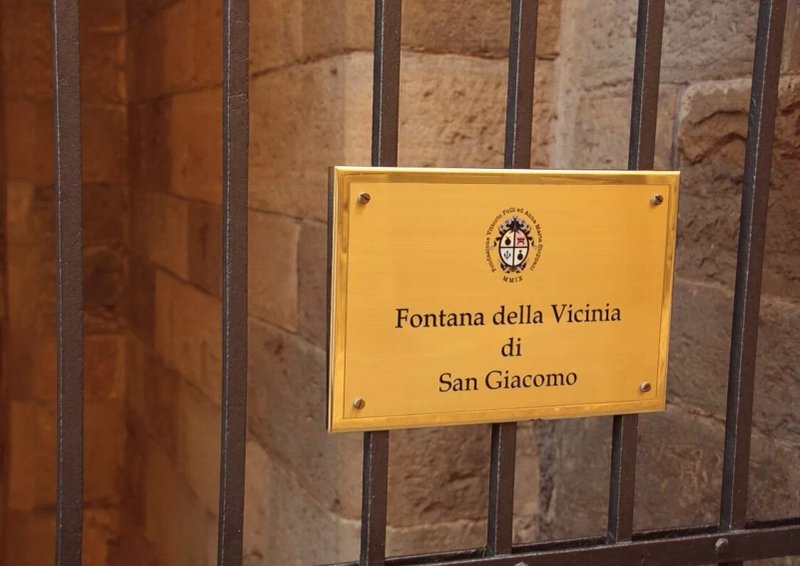 Fontana Della Vicinia Di San Giacomo