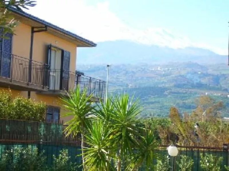 Azzurro Mare:pool,Air con, large terrace, amazing view of Etna, beach nearby