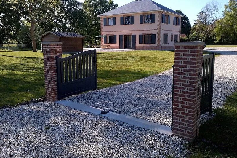 Modern spacious 5 bedroom house in heart of beautiful green coastal village
