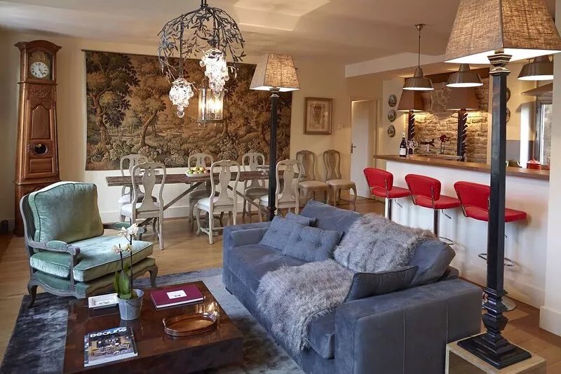 Luxurious 2-bedroom apartment in the historic center of Beaune,