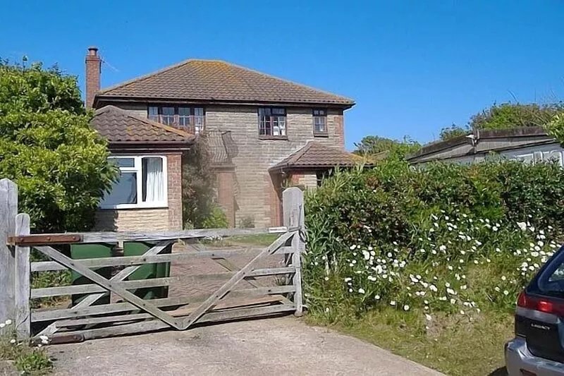Countryside Cottage 5 mins from the sandy beaches on the Isle of Wight.