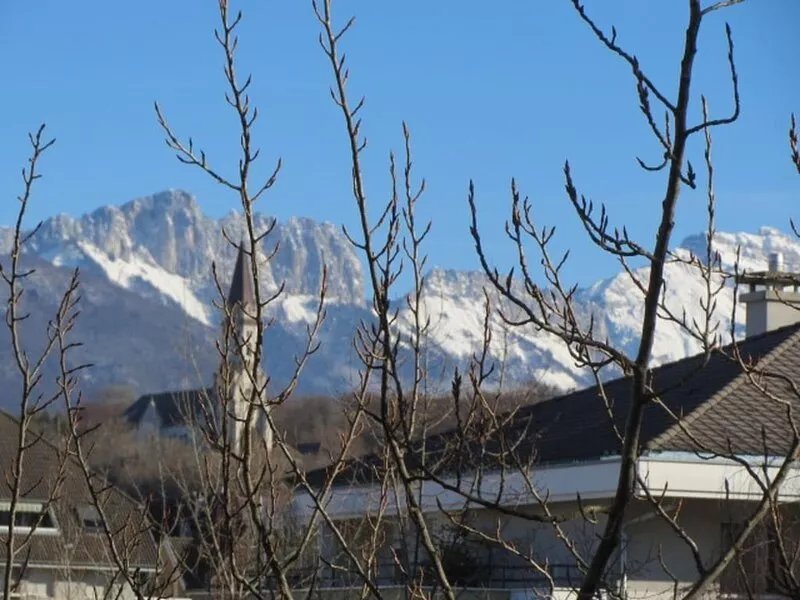 Charming T2 classified 2*. Large balcony and great view!