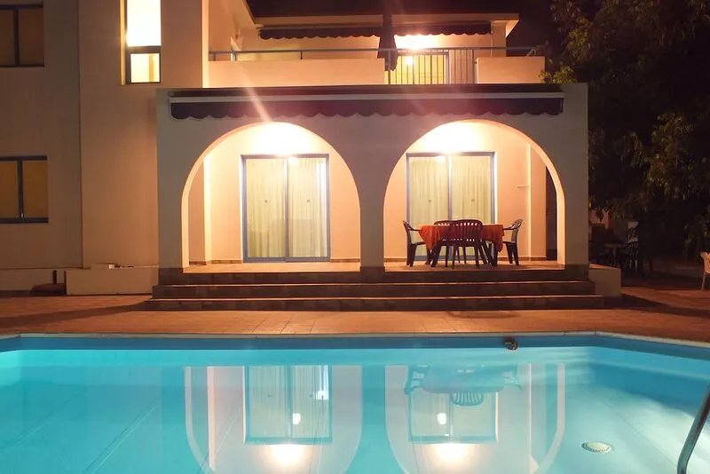 Luxury Villa With Swimming Pool, 3 Minutes From The Beach Ang Big Private Garden