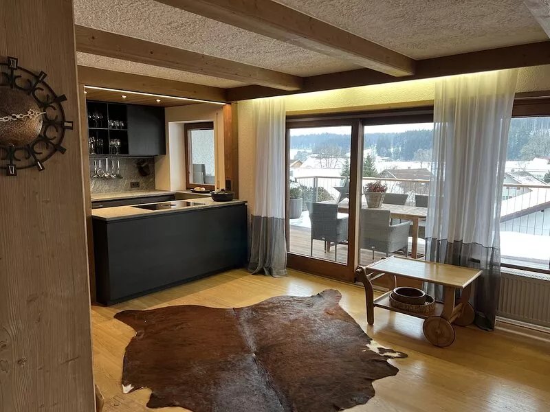 Large and well-kept vacation home on Lake Niedersonthofen with a sauna and patio