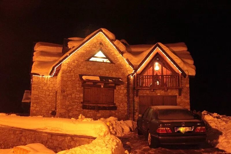 Large Aranian style house in Arties