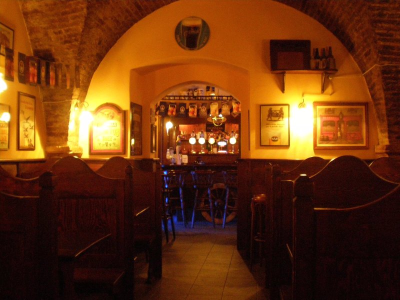 genny's pub