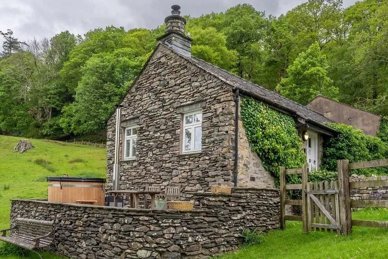 Cosy Dove Cottage with Woodfired Hot tub