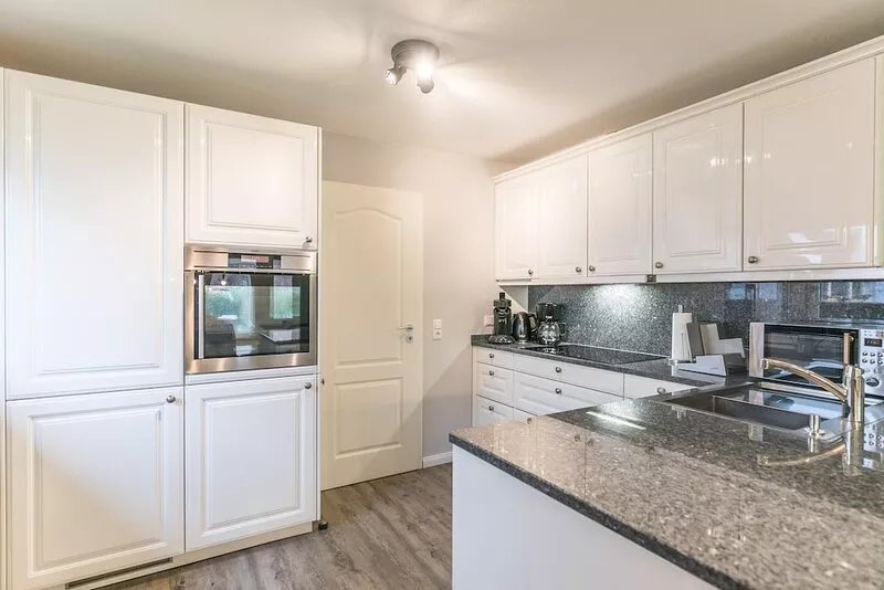 "Holiday home Nino" - Top location, with dogs. Winter garden available.