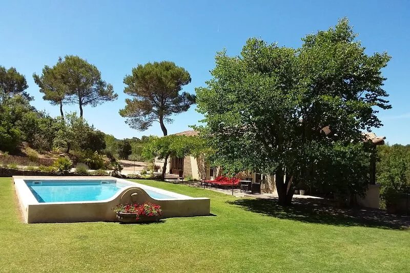Charming villa in peace on 16000 m ² of ground with swimming pool