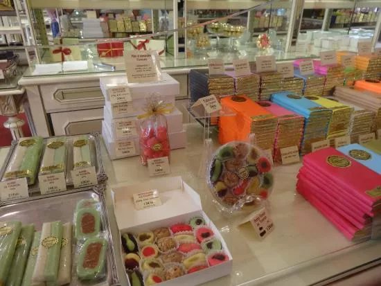 Bayonne Chocolate Street