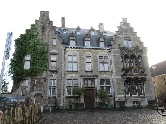 Chateau Poswick Et Porte D'ardenne