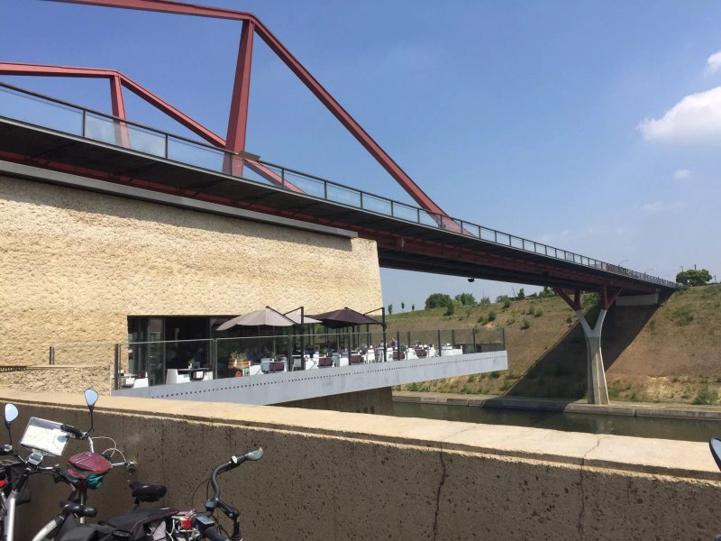 Onder De Brug Bv