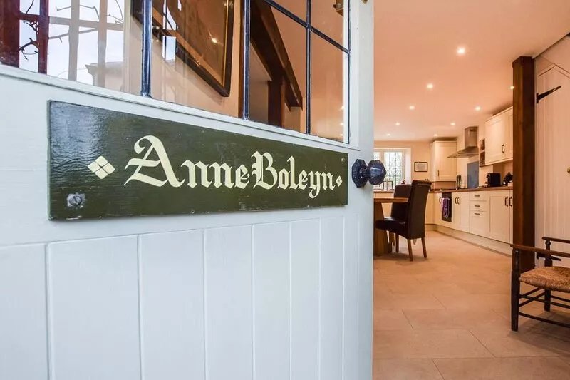 A sudeley castle cottage that sleeps 4 guests  in 2 bedrooms