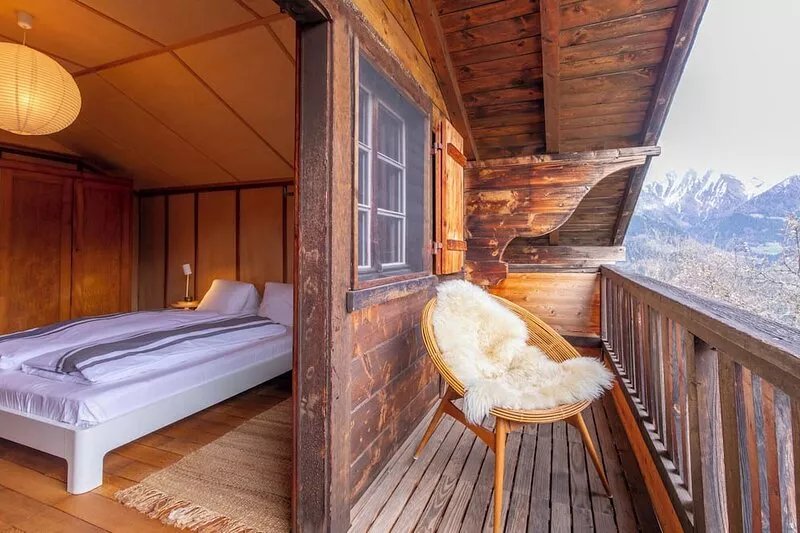 Hide-away Chalet www in the Swiss mountains. josihaus. com