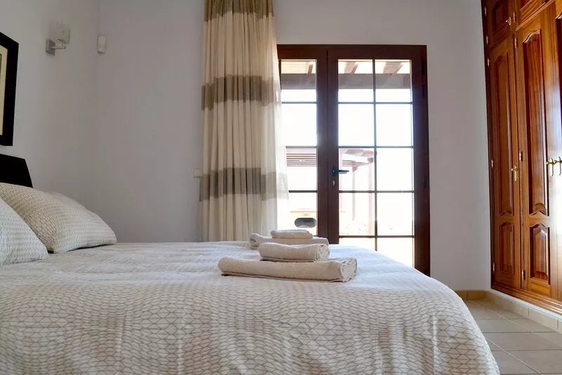 4 Bedroom Villa, Sleeps 8, Electric Private Heated Pool, Mountain Views, Jacuzzi