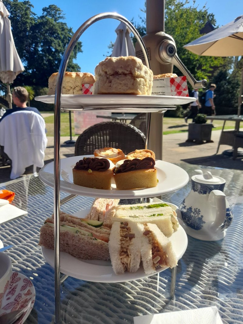 Solent Cafe at Macdonald Elmers Court Hotel and Resort