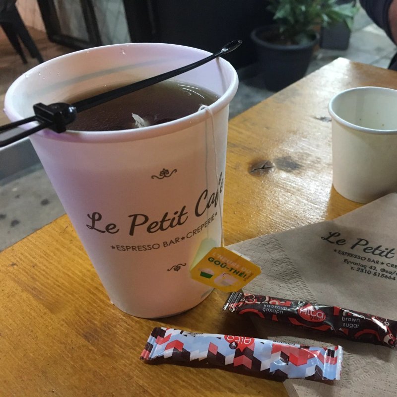 Le Petit Cafe