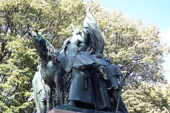 Monument a Alexandre Ier de Yougoslavie et Pierre Ier de Serbie