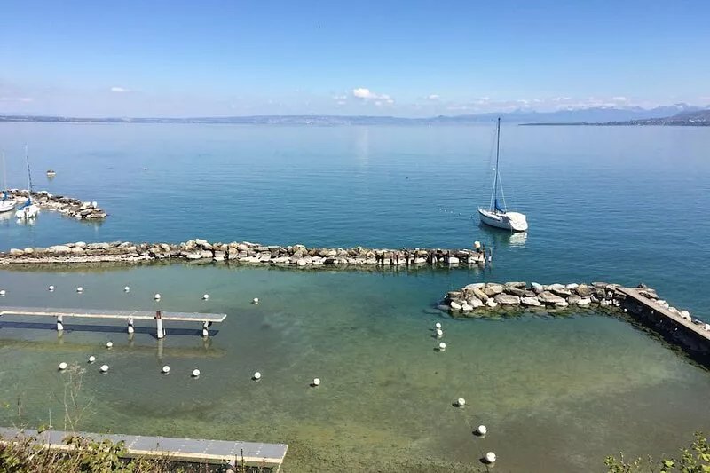 Charming waterfront house on Lake Geneva