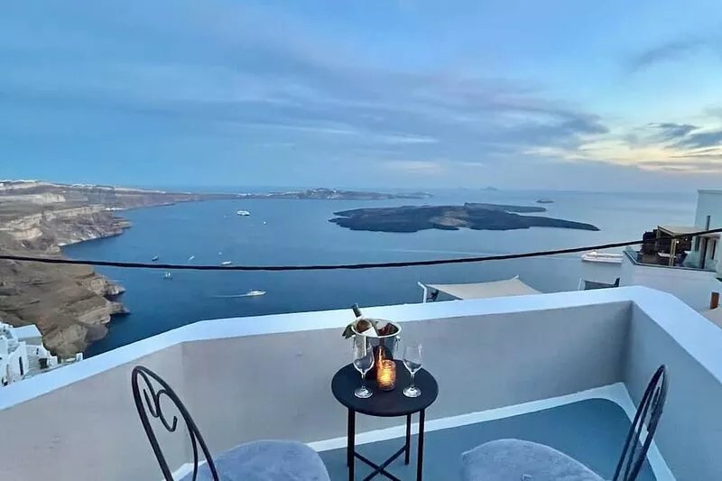 Location,Location,Location,PRIVATE POOL, CALDERA VIEWS to infinity; daily maid