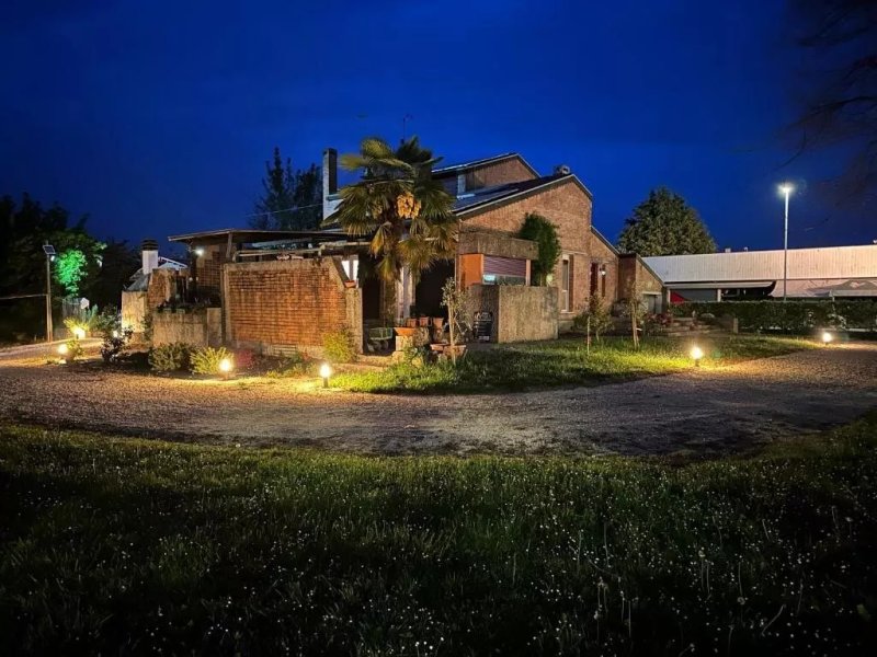 Stanza Con Bagno Privato E Colonnina Di Ricarica Auto