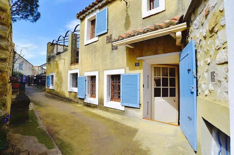 Beautifully Restored Village House With Sunny Terrace Overlooking Church Gardens