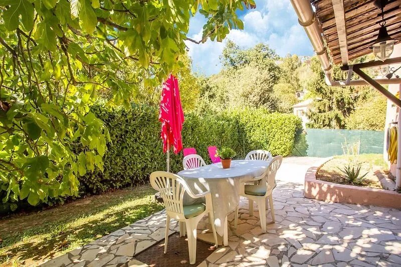 Holiday home with terrace in Berre-les-Alpes