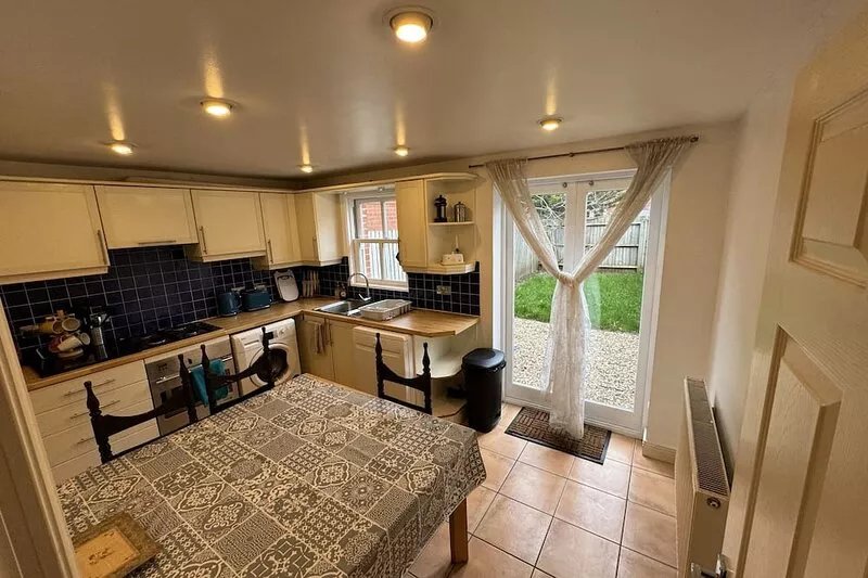 Central OXFORD Townhouse with Free Parking & Garden