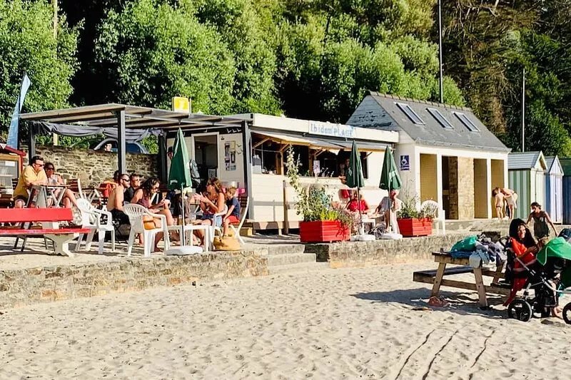 RARE: 180° full sea view overlooking the beach