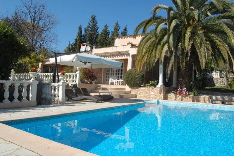 MAGNIFIQQUE VILLA / CHARACTER MOUGINS SOUTH FACING AND QUIET