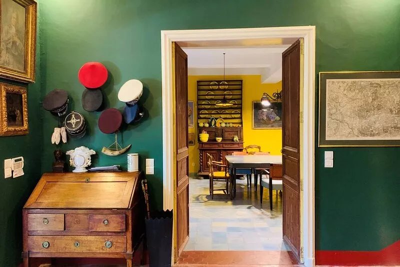 PROVENCE-A large characteristic and original house- 16 persons-