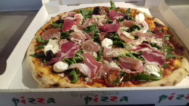 La pizza du plateau Chez peppino