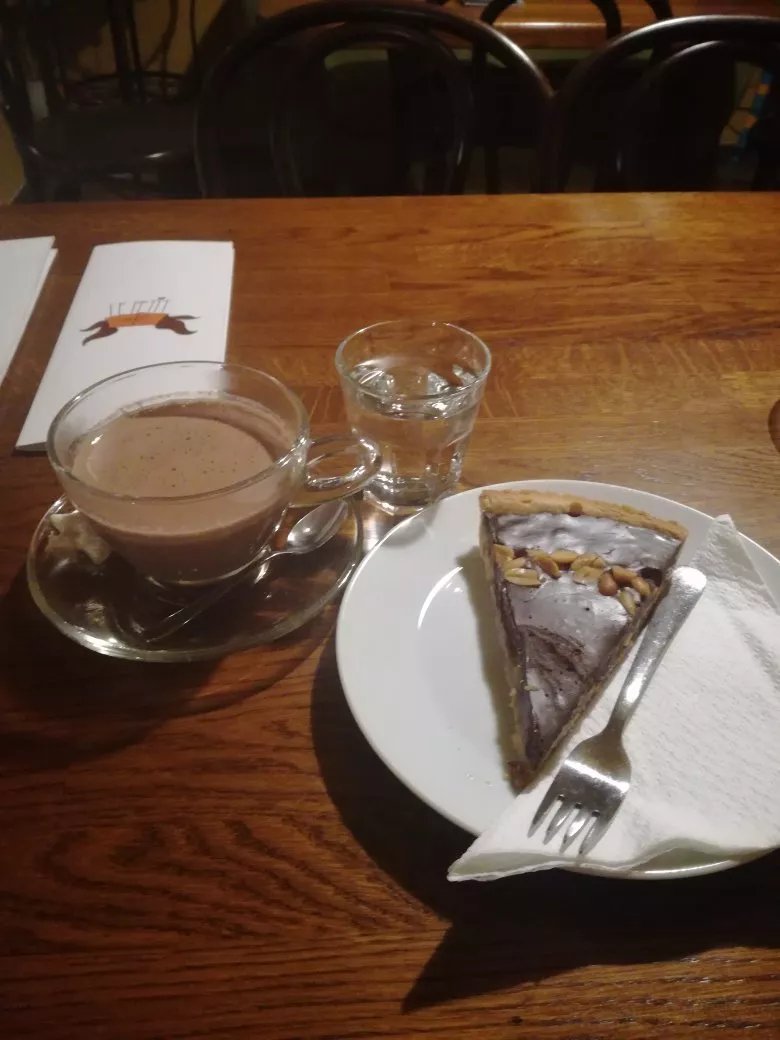 Le Petit Cafe