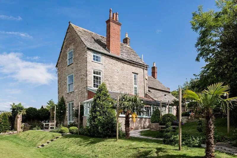 Elegant Cottage with large garden and sea glimpses in the heart of Swanage