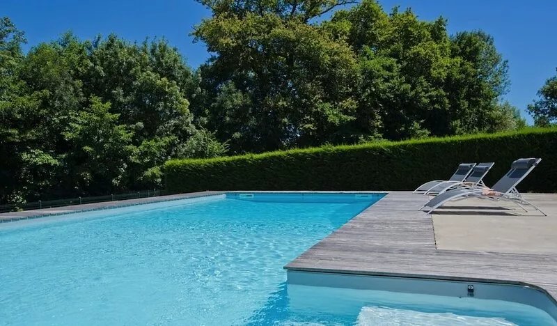 A large Manor House with heated pool in the heart of Bordeaux wine country