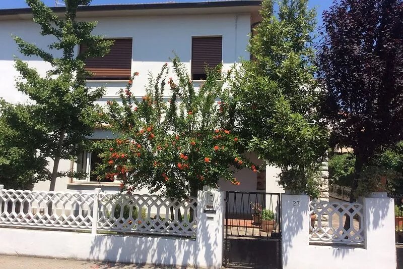Sunny apartment in a residential area, not far from the historic center