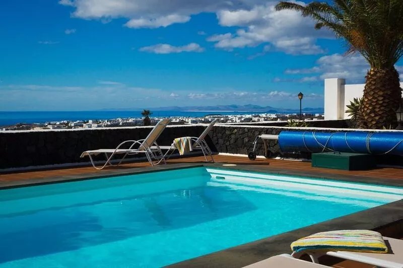 Apartment away from the crowd, with fantastic sea and panoramic views