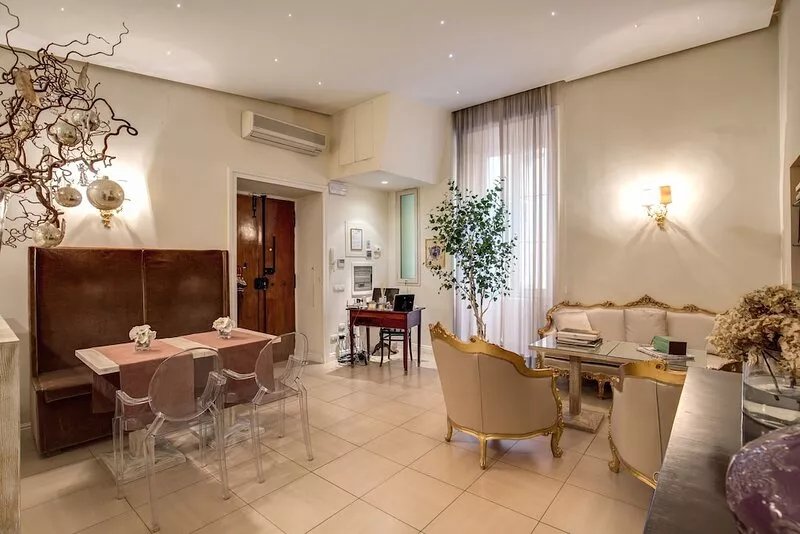 Luxury apartment in the historical center.