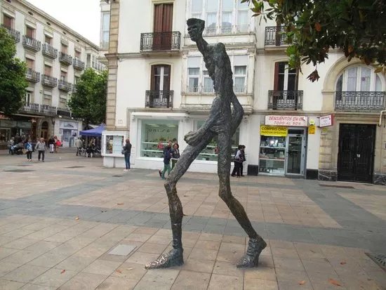 Estatua de El Caminante