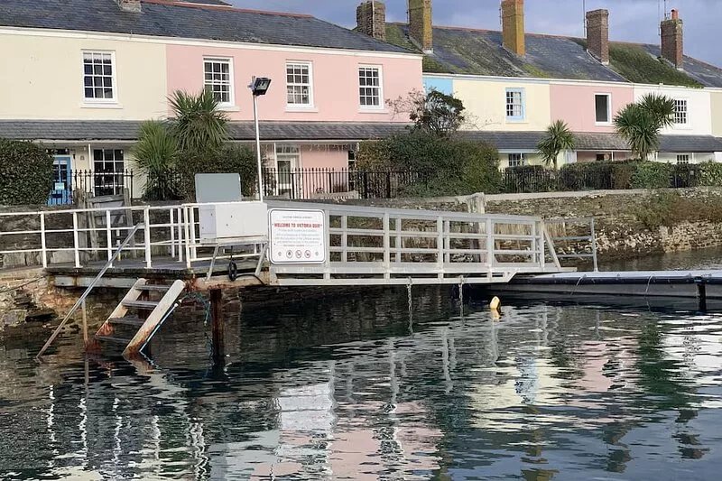 Pink House, Salcombe, Waterfront Location