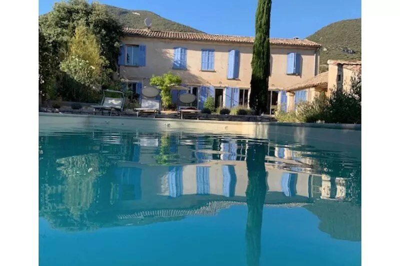 In the heart of Luberon Provence, an old school with antique, artworks & design!