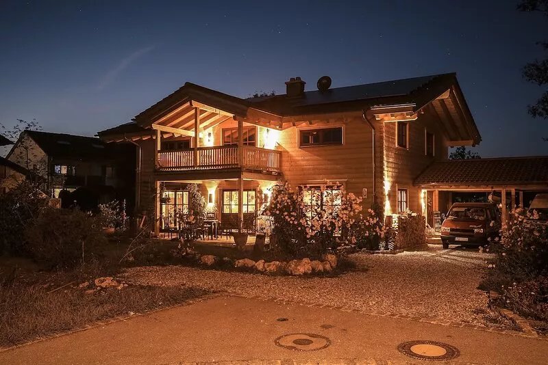 Fantastic apartment in a log cabin in front of the mountains