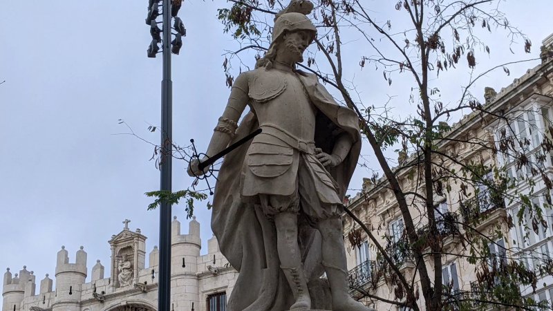 Estatua De Fernando I El Magno