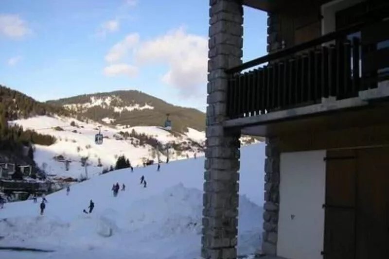 APARTMENT IN A CHALET ON SKI RUN