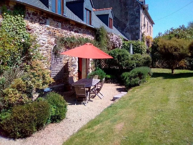 The Longere Sleeps 5 (2 Bedrooms)