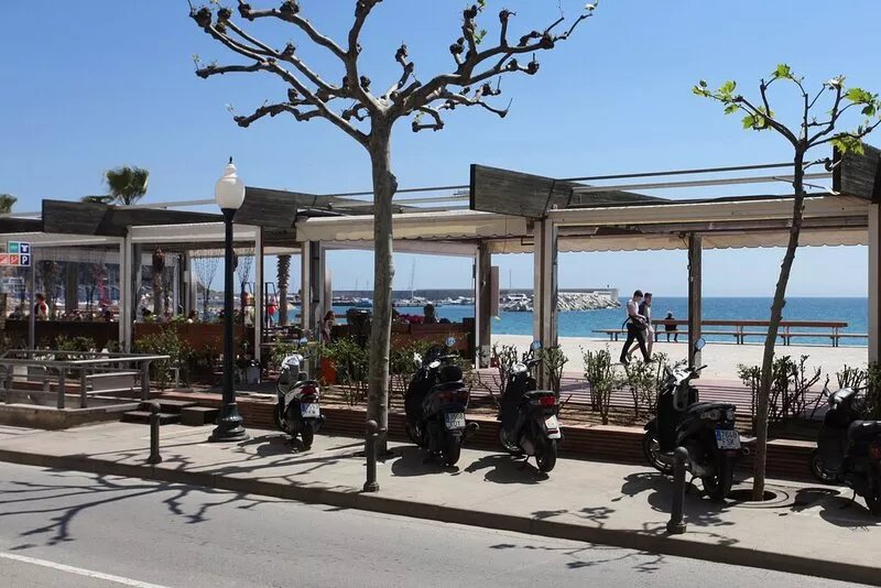Flat in seafront, in the middle of the bay, best possible location 2