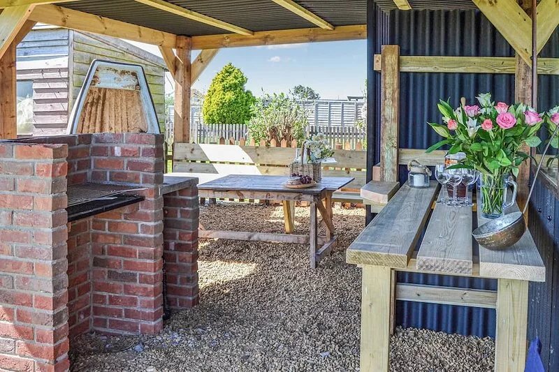 A short walk from long sandy beaches and pubs serving food.