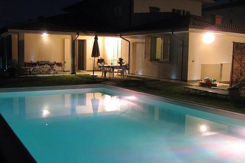 Apartment near Lucca in a modern villa with pool