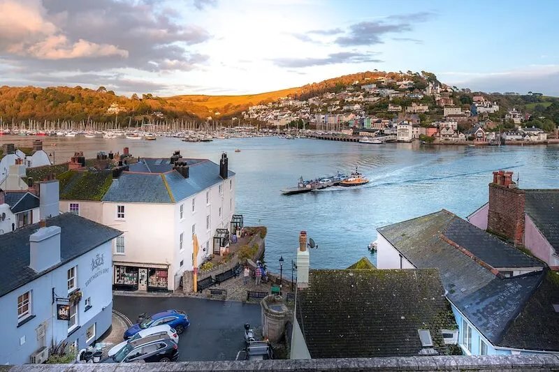 Fantastic River Views from superbly positioned house almost on the level Sleeps6